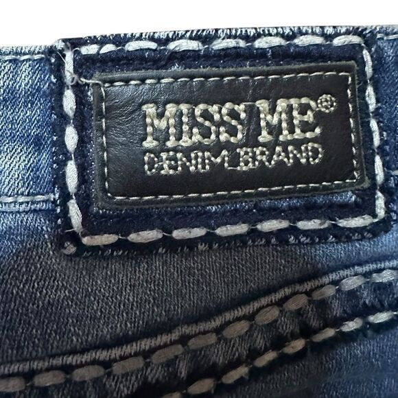 Miss Me denim brand size 27 boyfriend capri. Style # JB1026P4 Embellished - Picture 3 of 9